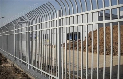 鋅鋼圍墻欄桿與百葉窗 現代建筑的安全與美觀結合